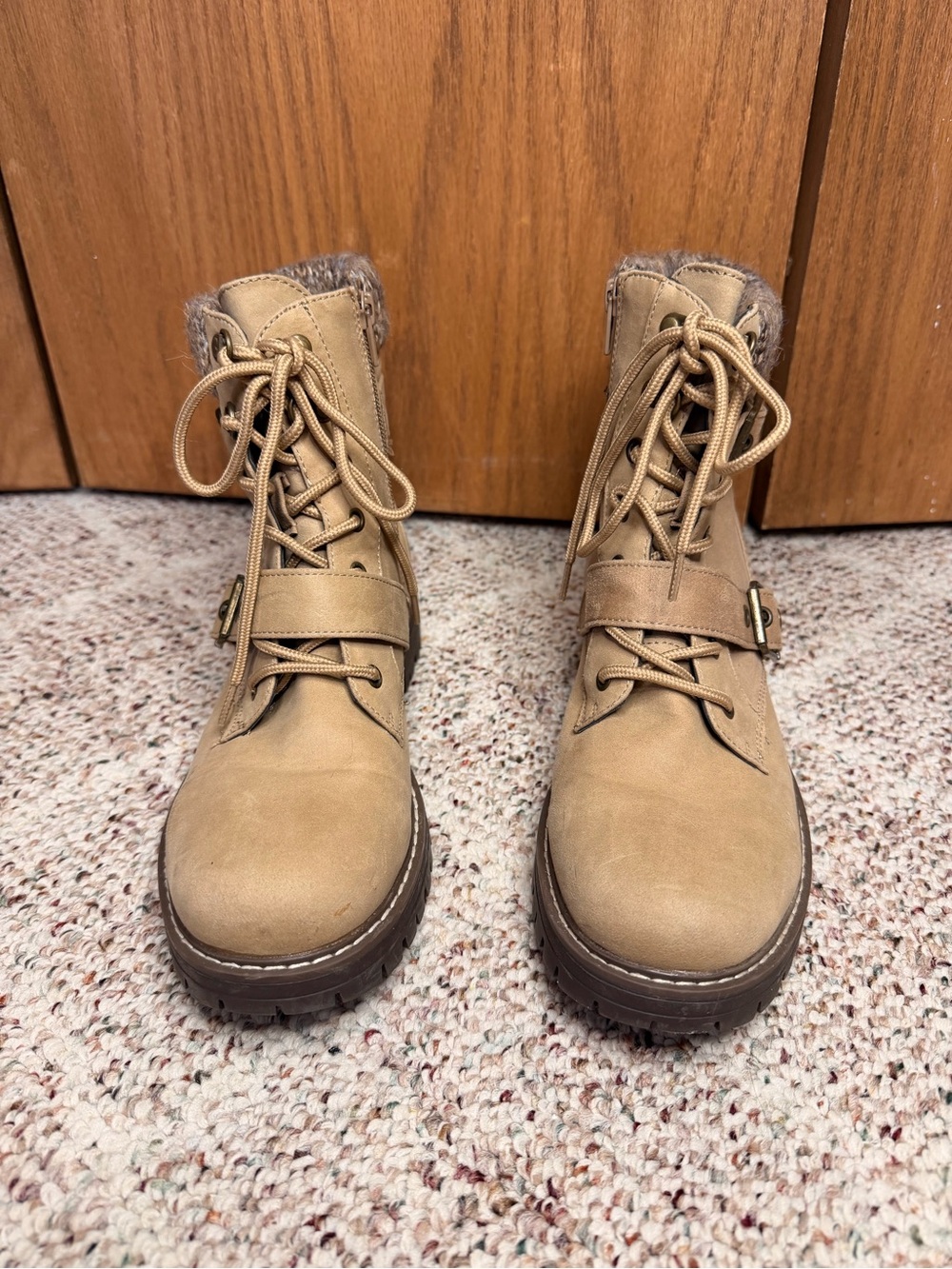 Women’s Lace-Up Faux Fur Combat Boots - Tan